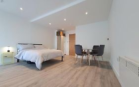 Stylish Converted Ground Floor Studio -